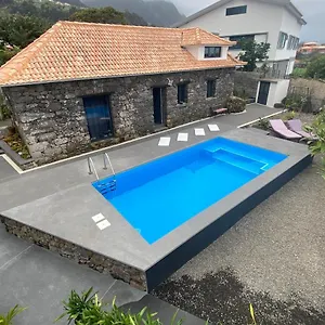 Quinze, Contemporary Designed With Swimming Pool Chalé